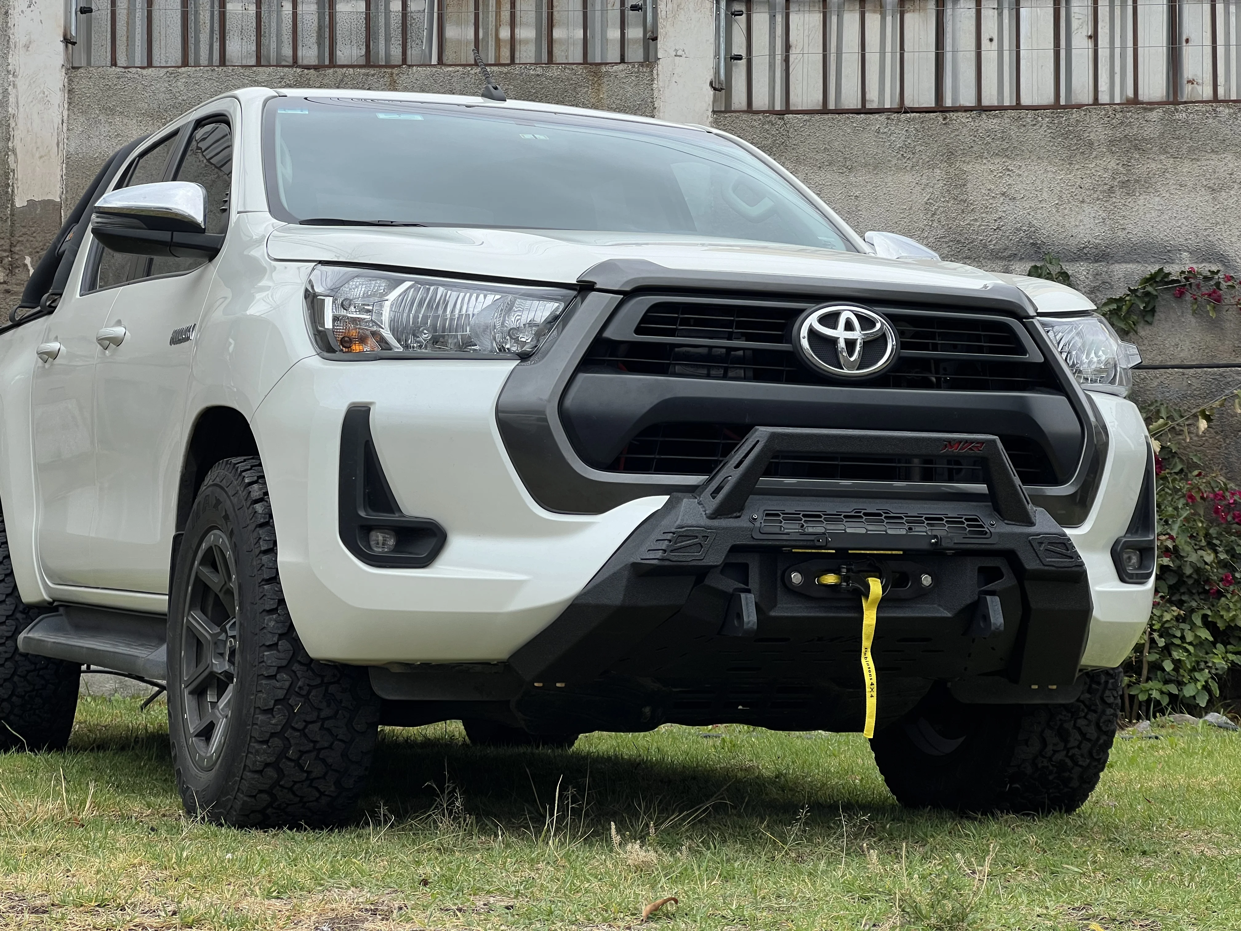 Protección frontal para Toyota Hilux. Proyecto real Maxmotor 4x4.