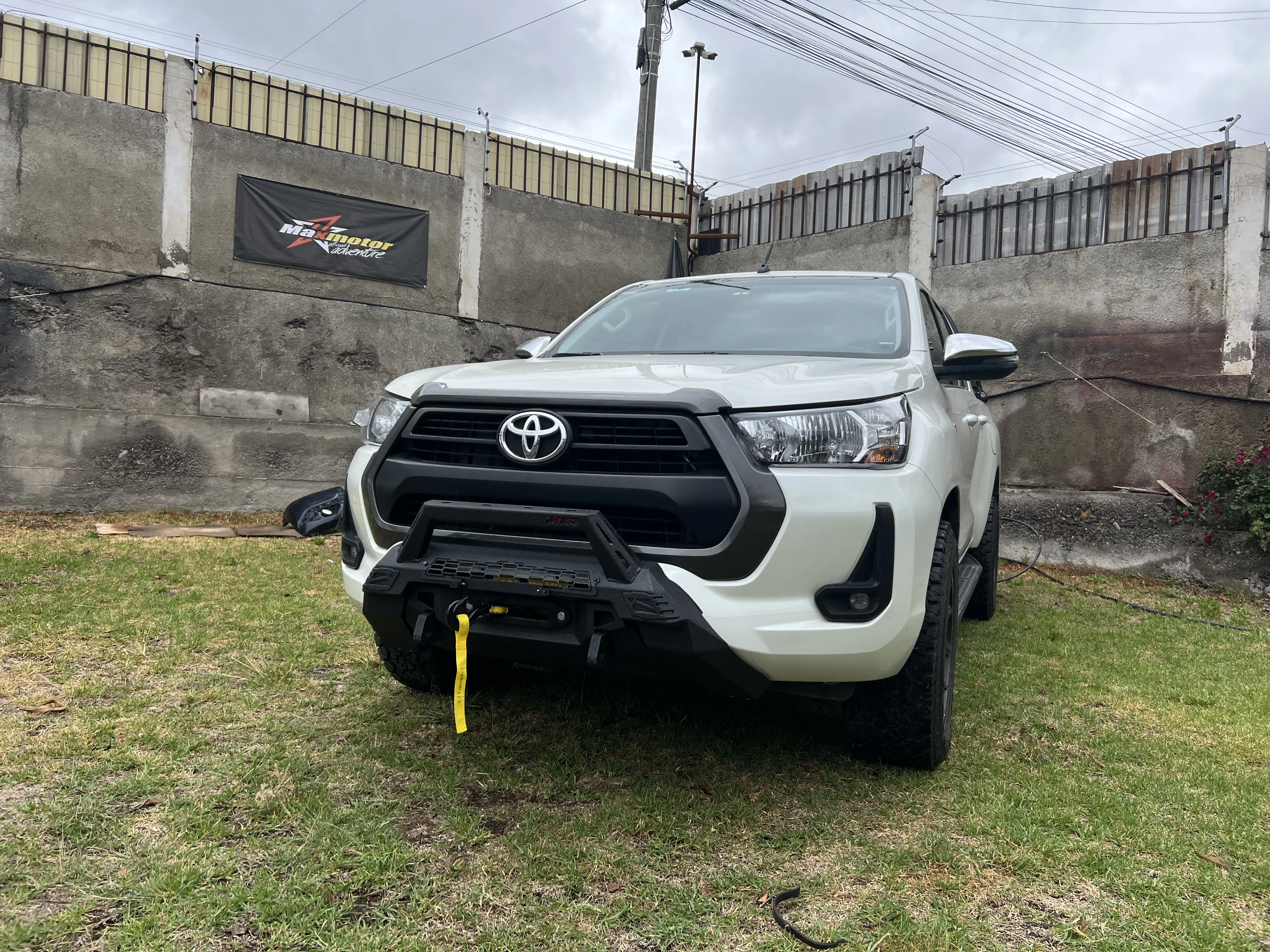 Protección frontal para Toyota Hilux. Proyecto real Maxmotor 4x4.